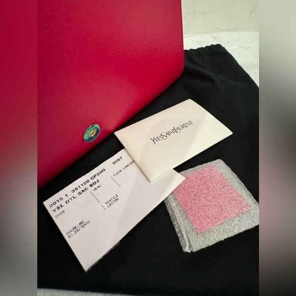 YSL clutch
Saint Laurent
Belle de Jour Clutch Leather Large (like new) - Picture 2 of 13